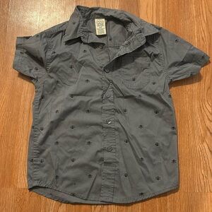 Boys Gray w/ Skulls short sleeve button up